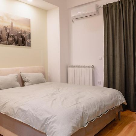 Airmi Hotel Surčin Zewnętrze zdjęcie