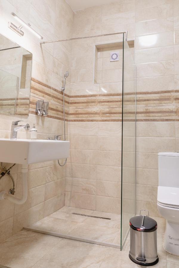 Airmi Hotel Surčin Zewnętrze zdjęcie