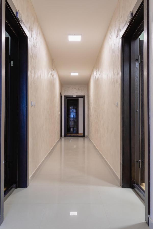 Airmi Hotel Surčin Zewnętrze zdjęcie