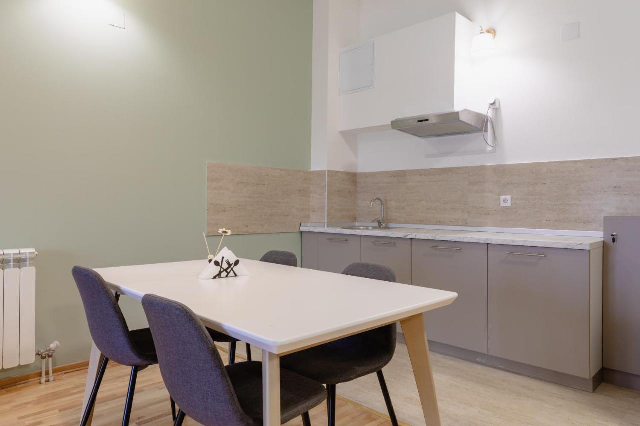 Airmi Hotel Surčin Zewnętrze zdjęcie